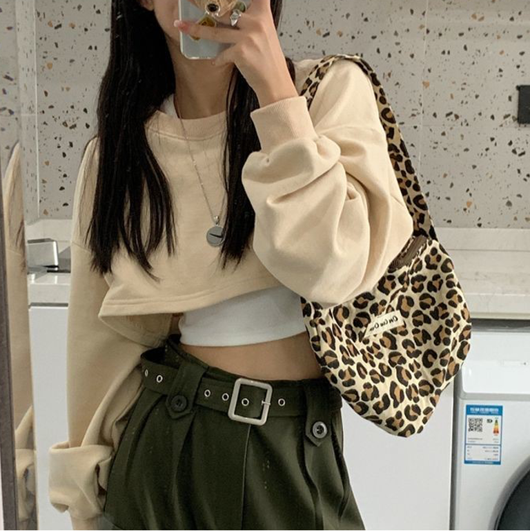 Beige Croptop Mirror Selfie